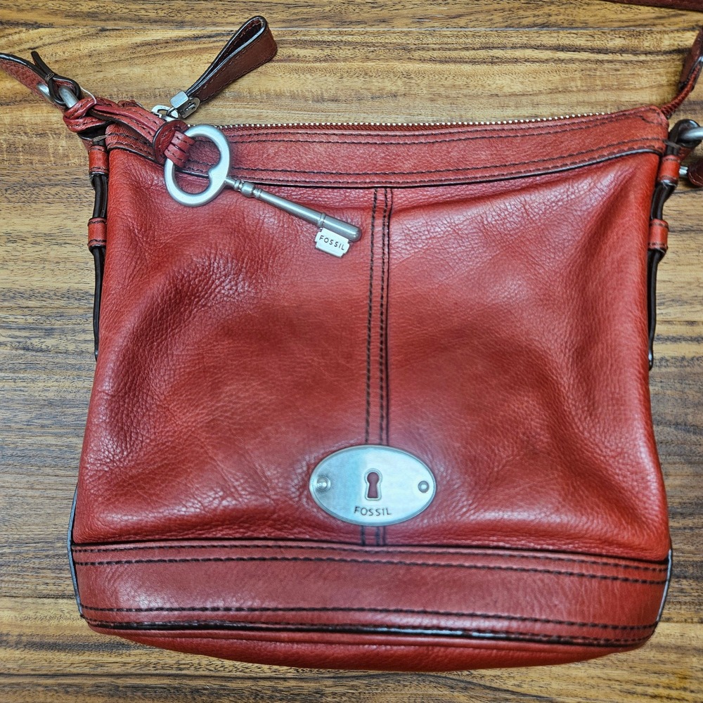 Fossil Red Pebbled Leather Crossbody Bag Silver Hardware Key Charm